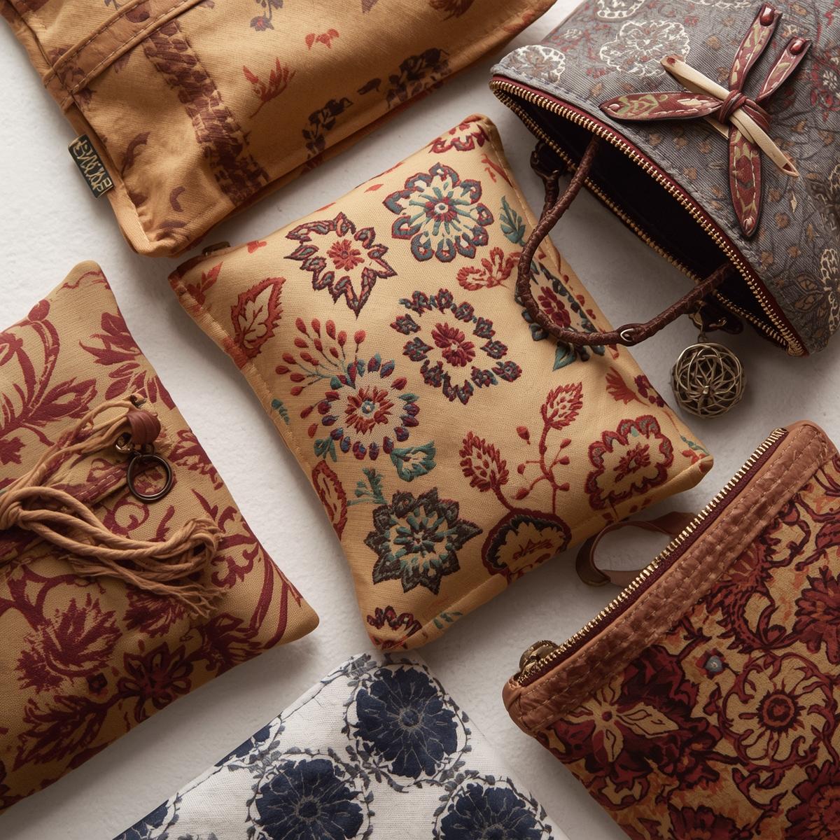 Custom canvas tote bag with embroidered logo by Vorlixenauizil